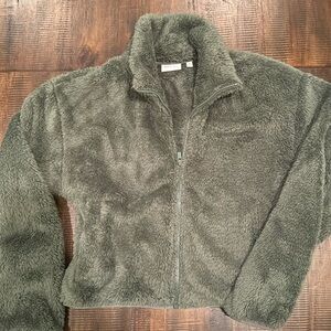 NWOT Aritzia Sundays Best sherpa olive zip up jacket in size Medium.